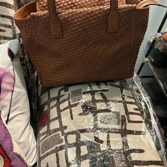 Tory Burch Tote in beautiful brown. New without tugs. - Picture 2 of 6